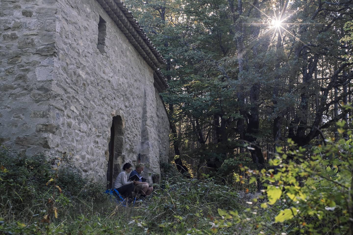 Devant le refuge d art de la Forest