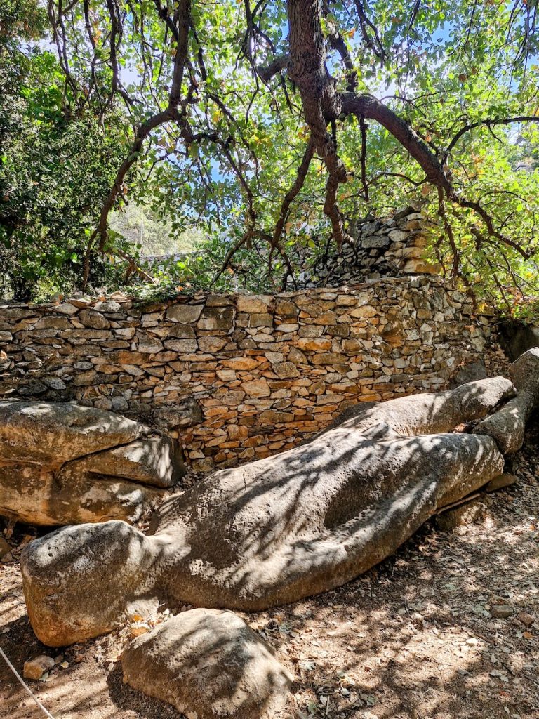 Kouros Mélanes statue antique Naxos Grèce archaïque