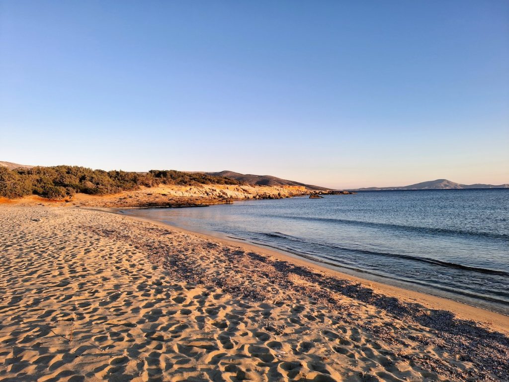 Plage baignade mer Égée Naxos Cyclades randonnée