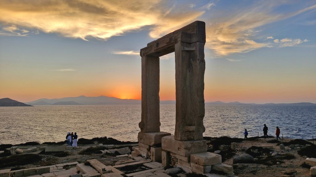 Portara porte Apollon Naxos Cyclades coucher soleil