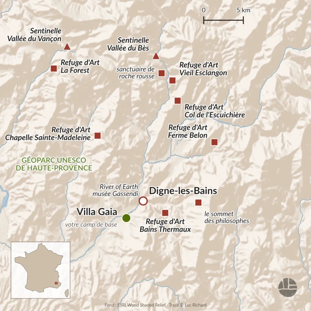 Carte du séjour Chemins d'art depuis la Villa Gaia près de Digne-les-Bains, situant les refuges d'art d'Andy Goldsworthy, les Sentinelles et les œuvres d'herman de vries dans le Géoparc UNESCO de Haute-Provence
